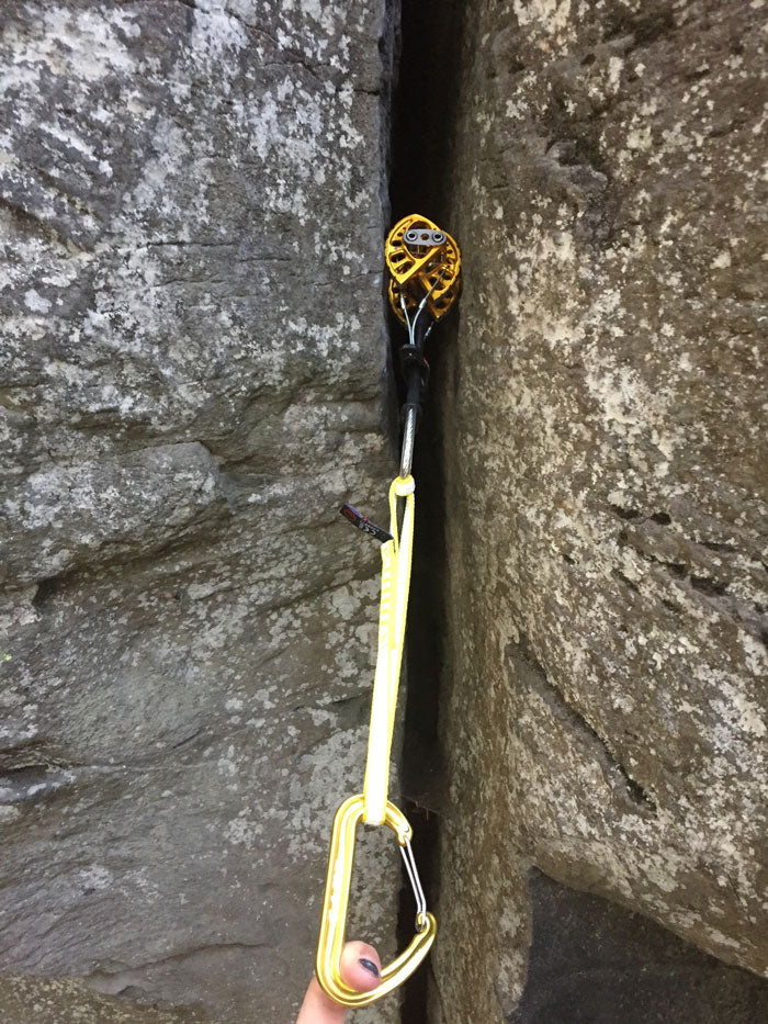 Illustration of a cam placement in rock